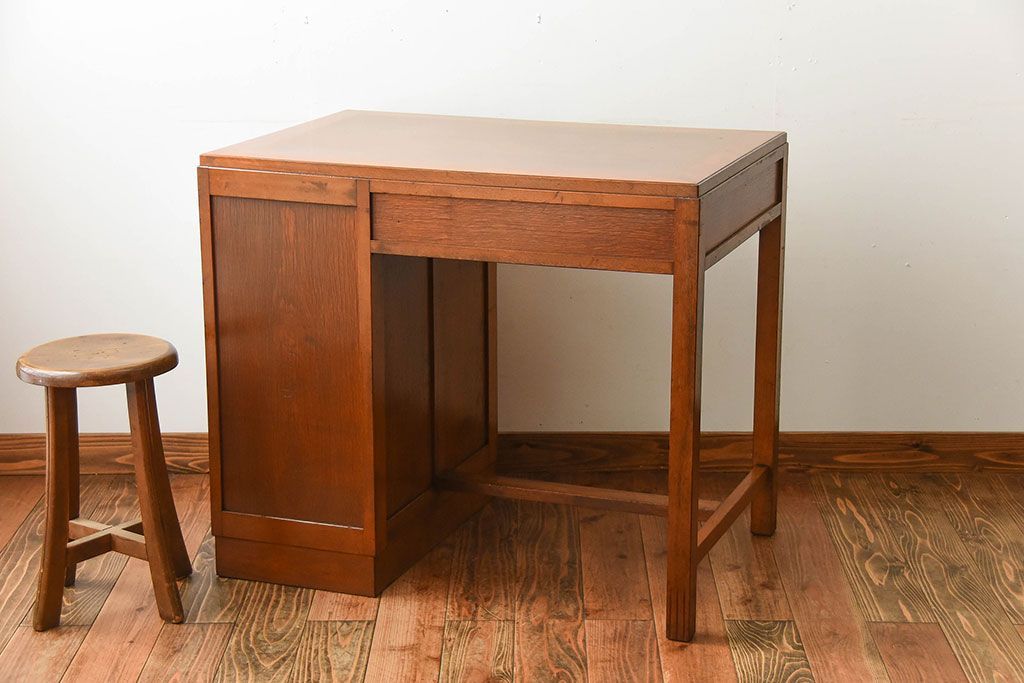 レトロ家具　和製アンティーク　シンプルで小ぶりな昭和レトロスタイルのアンティーク片袖机(デスク)