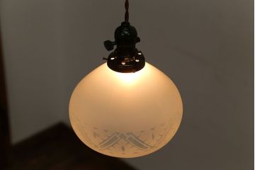 和製アンティーク　オパールガラスのレトロな電笠照明(天井照明)