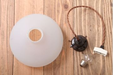 和製アンティーク　オパールガラスのレトロな電笠照明(天井照明)