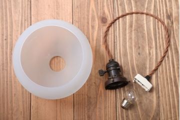 和製アンティーク　オパールガラスのレトロな電笠照明(天井照明)