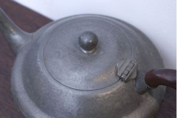 アンティーク雑貨　イギリスアンティーク　W&Co HOMELAND ピューター(錫)製ティーポット