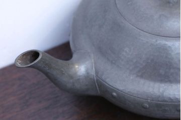 アンティーク雑貨　イギリスアンティーク　W&Co HOMELAND ピューター(錫)製ティーポット