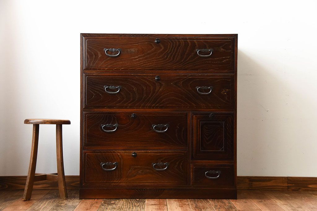 アンティーク家具　和製アンティーク　面取りが上品な前面欅材の高級衣装箪笥(2)