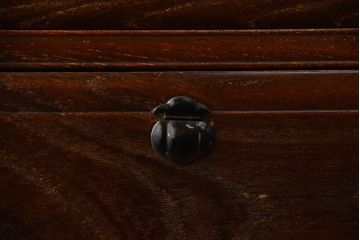 アンティーク家具　和製アンティーク　面取りが上品な前面欅材の高級衣装箪笥(2)