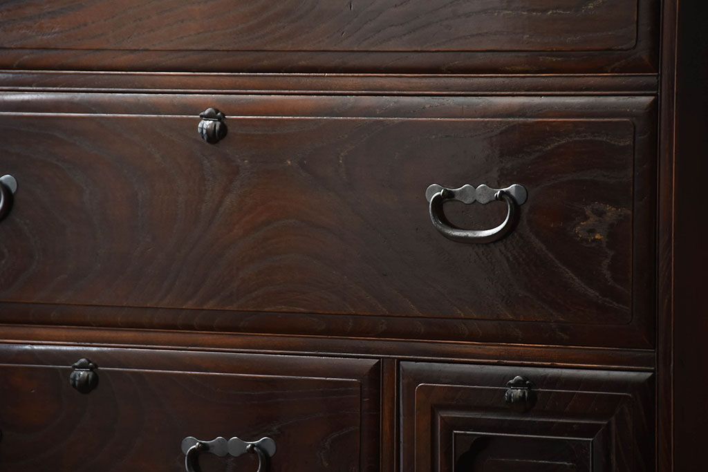 アンティーク家具　和製アンティーク　面取りが上品な前面欅材の高級衣装箪笥(2)