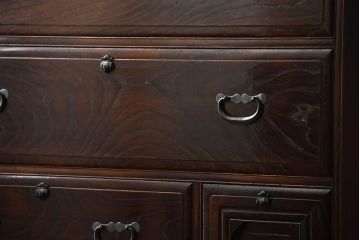 アンティーク家具　和製アンティーク　面取りが上品な前面欅材の高級衣装箪笥(2)