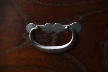 アンティーク家具　和製アンティーク　面取りが上品な前面欅材の高級衣装箪笥(2)