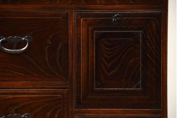 アンティーク家具　和製アンティーク　面取りが上品な前面欅材の高級衣装箪笥(2)