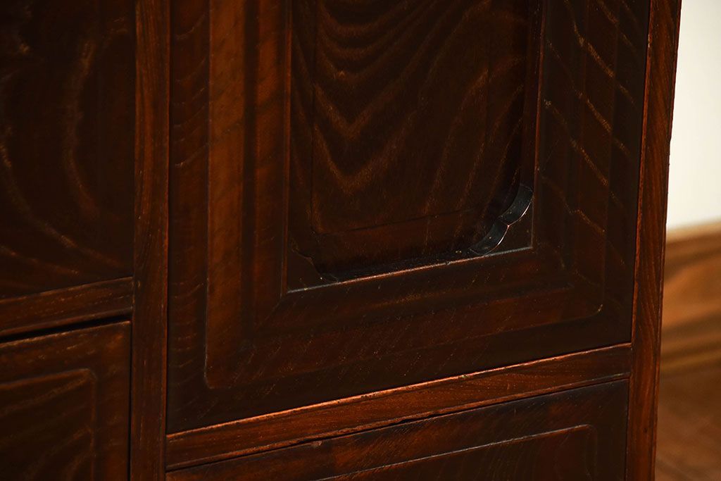 アンティーク家具　和製アンティーク　面取りが上品な前面欅材の高級衣装箪笥(2)