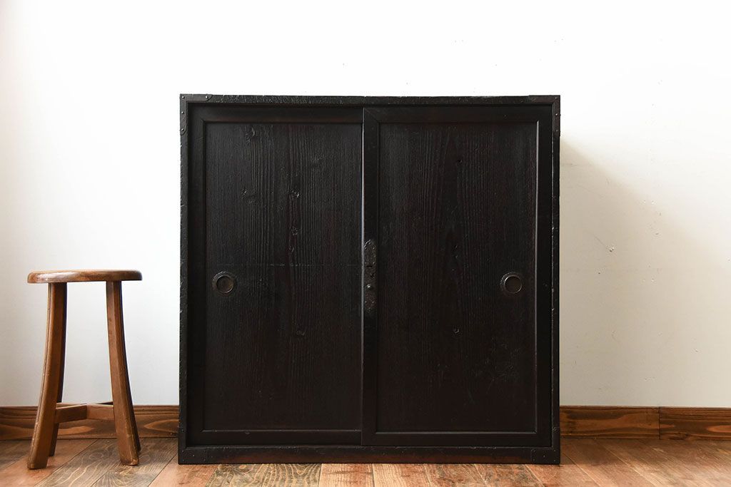 アンティーク家具　古民具・骨董　古い木が味わい深いアンティーク帳場戸棚