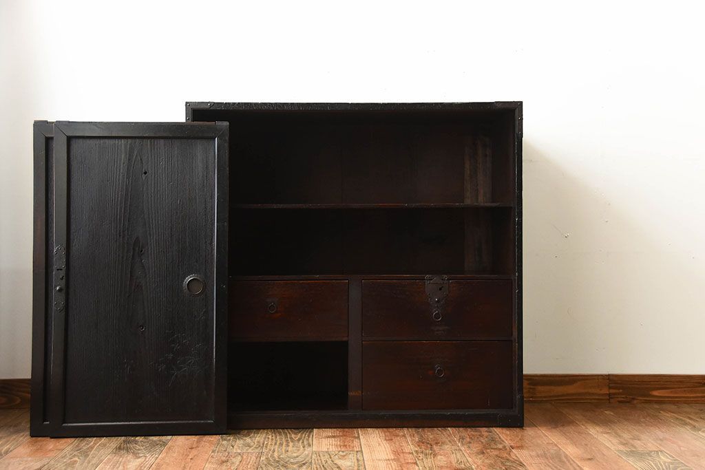 アンティーク家具　古民具・骨董　古い木が味わい深いアンティーク帳場戸棚