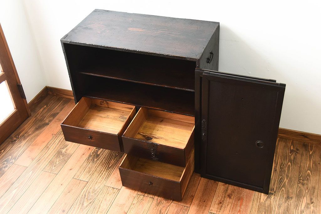 アンティーク家具　古民具・骨董　古い木が味わい深いアンティーク帳場戸棚