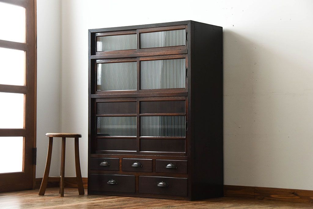 アンティーク家具　和製アンティーク　モールガラス入り!前面欅材の引き出し5杯付きキャビネット