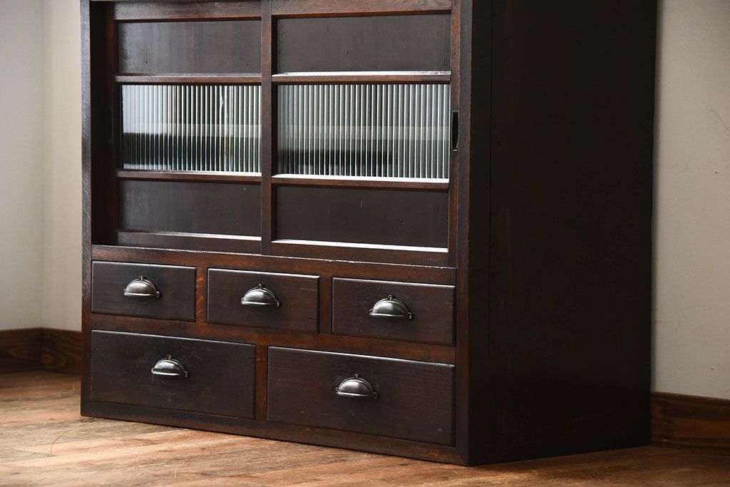 アンティーク家具　和製アンティーク　モールガラス入り!前面欅材の引き出し5杯付きキャビネット