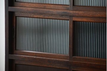 アンティーク家具　和製アンティーク　モールガラス入り!前面欅材の引き出し5杯付きキャビネット