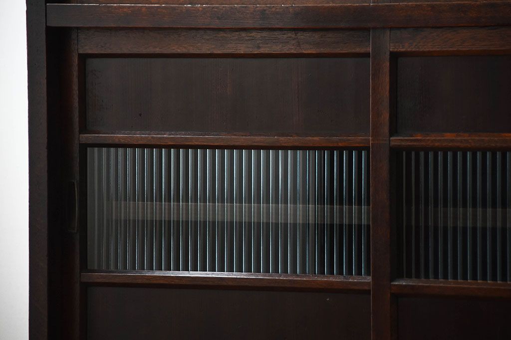 アンティーク家具　和製アンティーク　モールガラス入り!前面欅材の引き出し5杯付きキャビネット