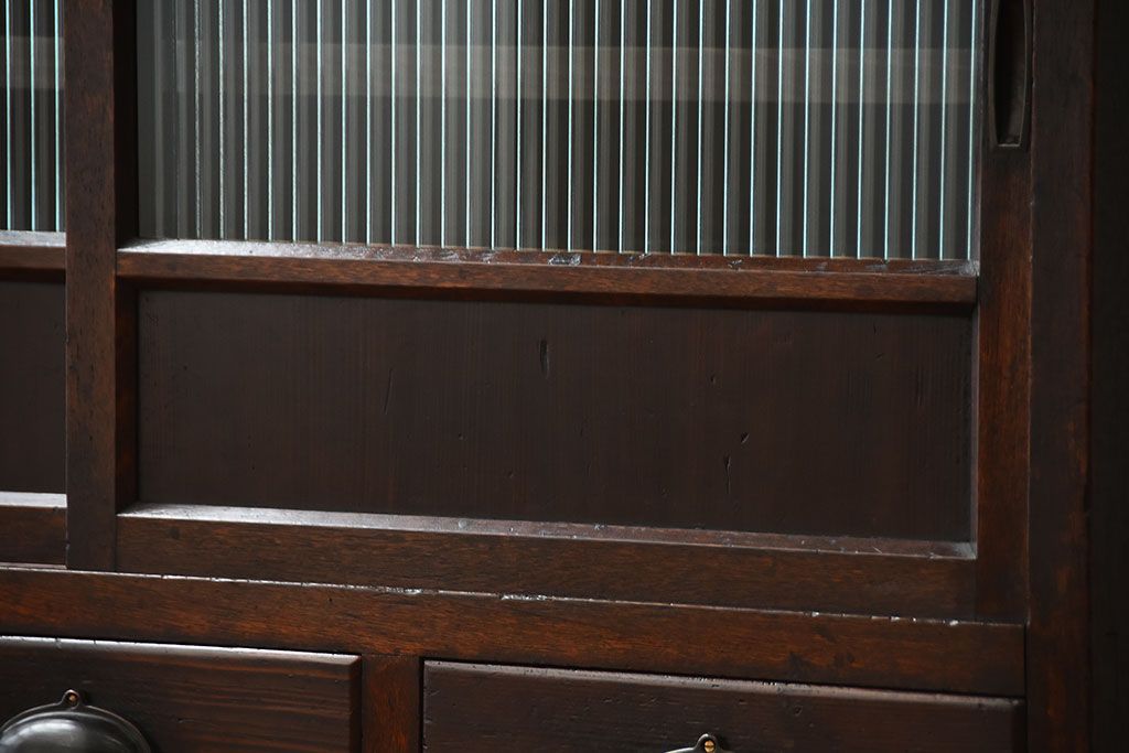 アンティーク家具　和製アンティーク　モールガラス入り!前面欅材の引き出し5杯付きキャビネット