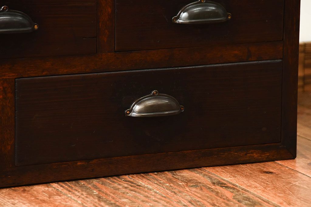 アンティーク家具　和製アンティーク　モールガラス入り!前面欅材の引き出し5杯付きキャビネット