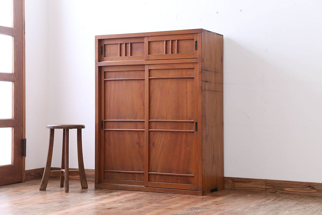 アンティーク家具　和製アンティーク　古い木製のナチュラルな木味の収納戸棚(下駄箱)