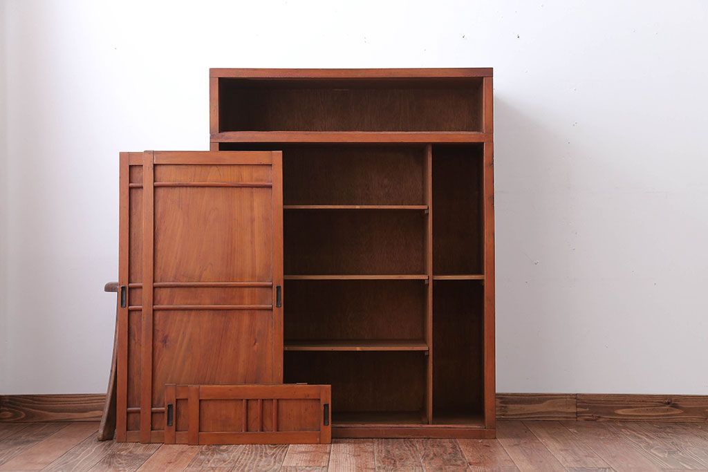 アンティーク家具　和製アンティーク　古い木製のナチュラルな木味の収納戸棚(下駄箱)