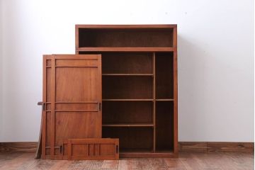 アンティーク家具　和製アンティーク　古い木製のナチュラルな木味の収納戸棚(下駄箱)