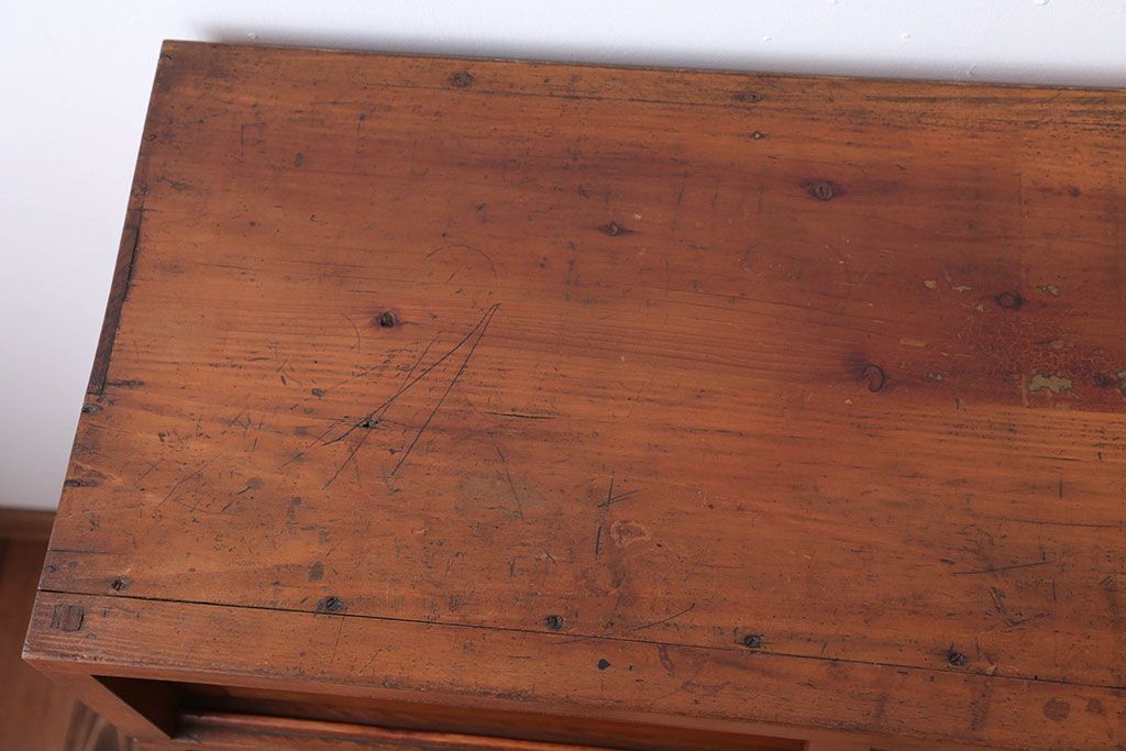 アンティーク家具　和製アンティーク　古い木製のナチュラルな木味の収納戸棚(下駄箱)