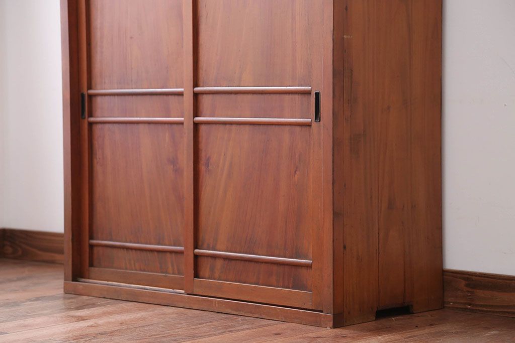 アンティーク家具　和製アンティーク　古い木製のナチュラルな木味の収納戸棚(下駄箱)