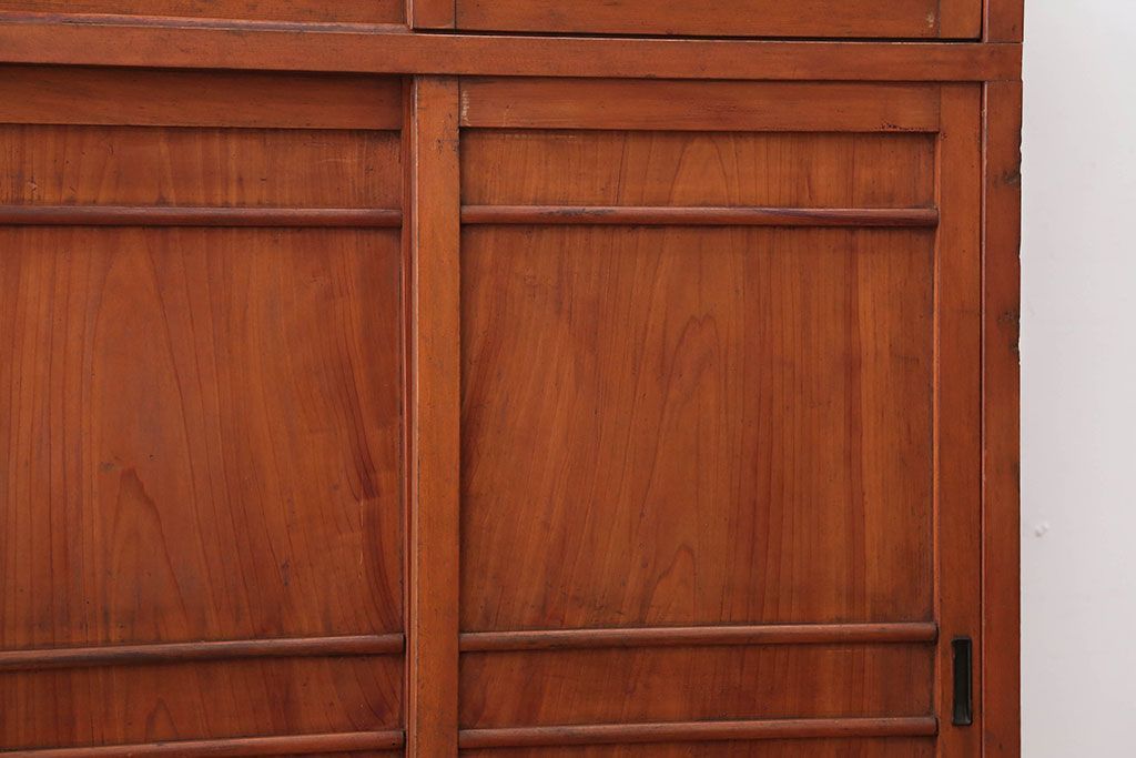 アンティーク家具　和製アンティーク　古い木製のナチュラルな木味の収納戸棚(下駄箱)