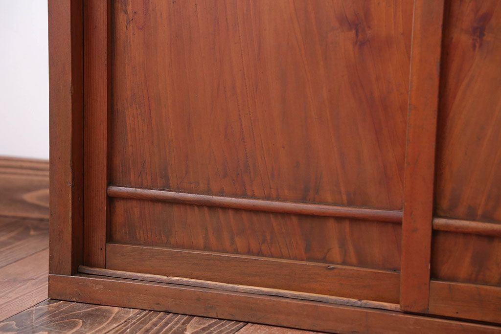 アンティーク家具　和製アンティーク　古い木製のナチュラルな木味の収納戸棚(下駄箱)