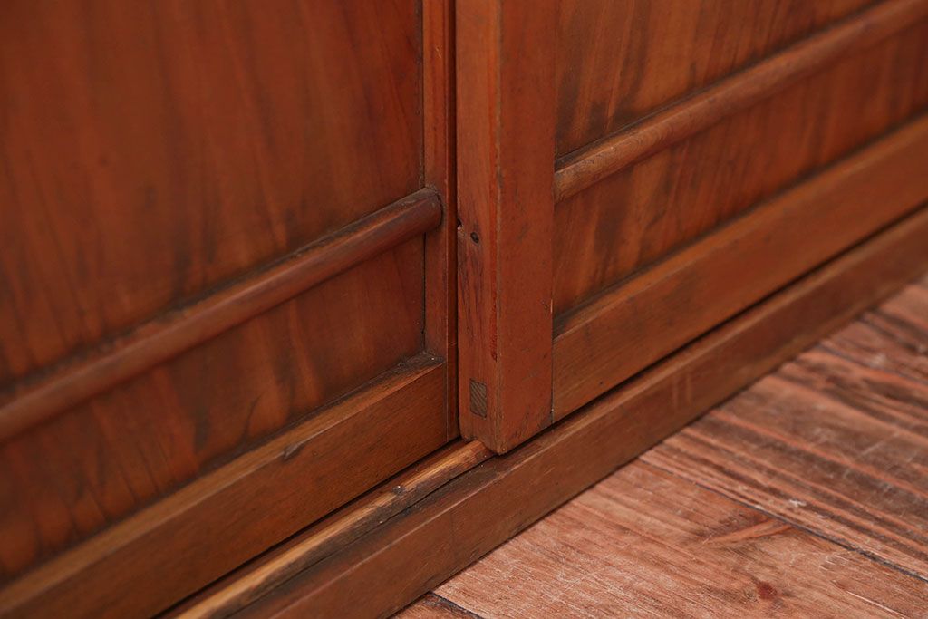 アンティーク家具　和製アンティーク　古い木製のナチュラルな木味の収納戸棚(下駄箱)