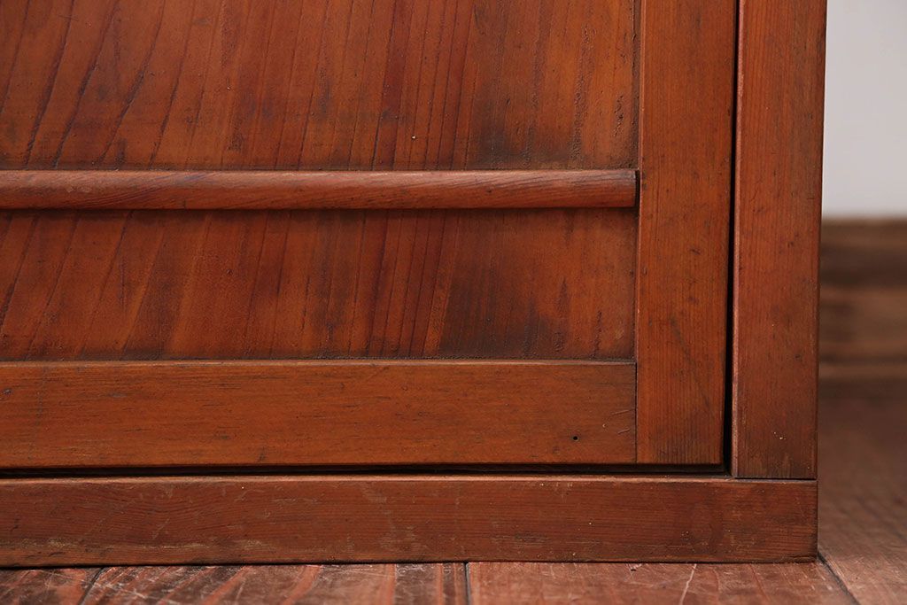 アンティーク家具　和製アンティーク　古い木製のナチュラルな木味の収納戸棚(下駄箱)