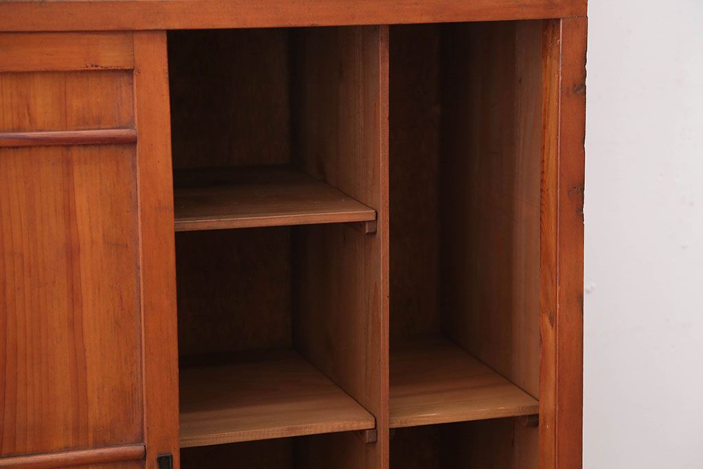 アンティーク家具　和製アンティーク　古い木製のナチュラルな木味の収納戸棚(下駄箱)