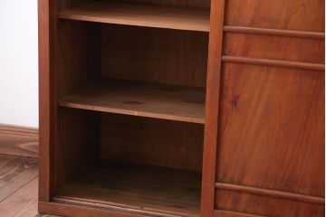 アンティーク家具　和製アンティーク　古い木製のナチュラルな木味の収納戸棚(下駄箱)