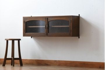 アンティーク家具　和製アンティーク　気泡ガラス入り!古い木製の壁掛け収納棚(ウォールキャビネット)