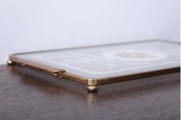 アンティーク雑貨　イギリスアンティーク　バラの刺繍のガラストレー