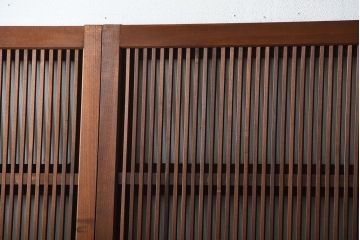 古民具・骨董　裏ガラス付き!上質な作り込みのアンティーク格子戸4枚セット