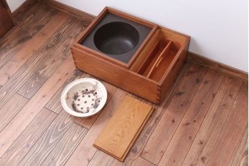 中古　民芸家具　総栗材のモダンな火鉢