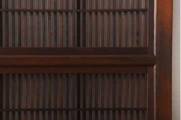 古民具・骨董　裏障子付き!腰板欅材の上質なアンティーク格子戸(1)