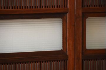 古民具・骨董　モールガラス入り!腰板欅材の裏障子付きアンティーク格子戸4枚セット