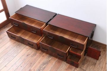 アンティーク家具　古民具・骨董　大きな金具がモダンなアンティーク重ね衣装箪笥