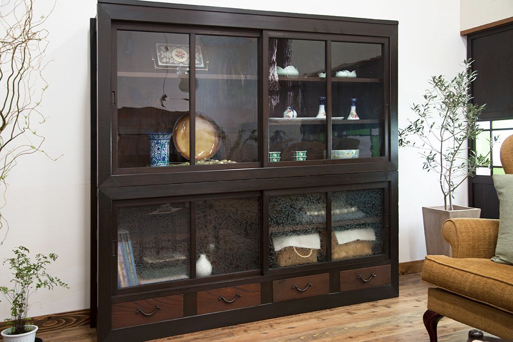 アンティーク家具　和製アンティーク　古い檜材の結霜ガラス入り大きな重ね収納戸棚