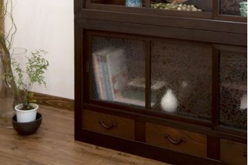 アンティーク家具　和製アンティーク　古い檜材の結霜ガラス入り大きな重ね収納戸棚