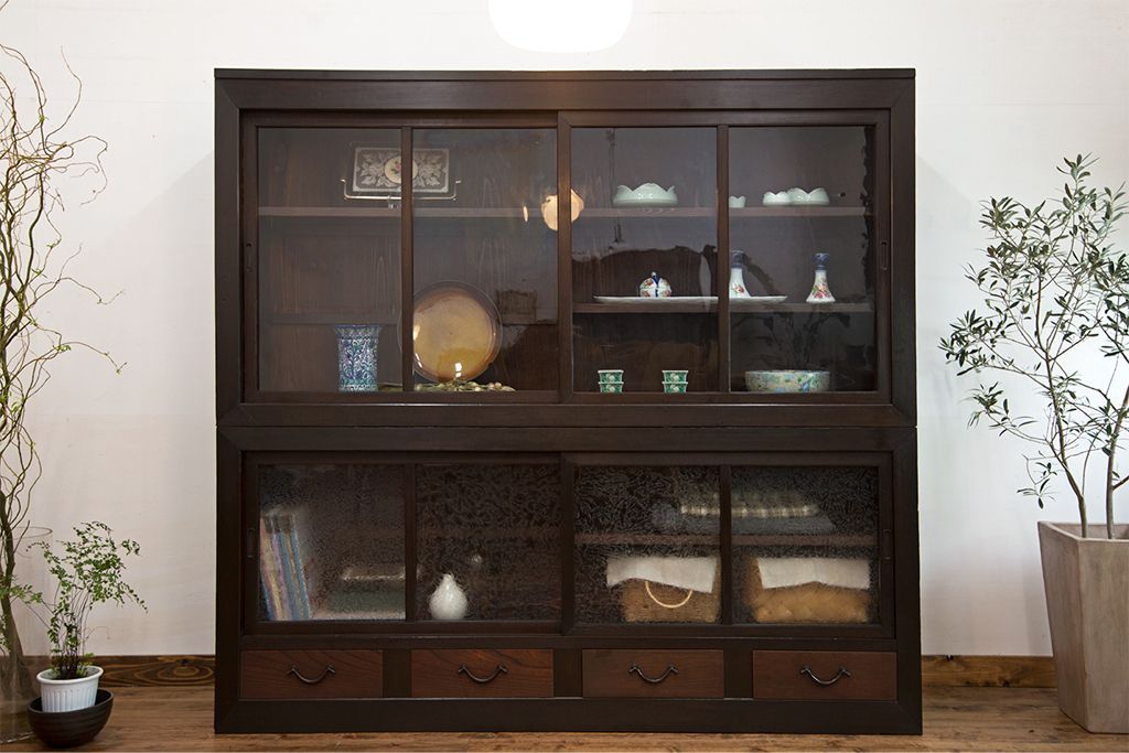 アンティーク家具　和製アンティーク　古い檜材の結霜ガラス入り大きな重ね収納戸棚