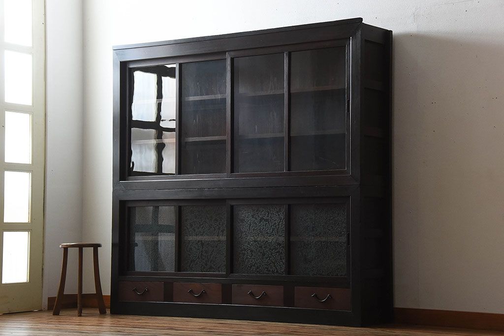 アンティーク家具　和製アンティーク　古い檜材の結霜ガラス入り大きな重ね収納戸棚