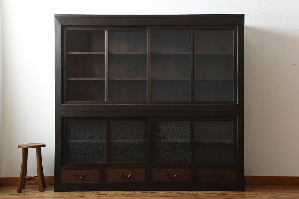 アンティーク家具　和製アンティーク　古い檜材の結霜ガラス入り大きな重ね収納戸棚