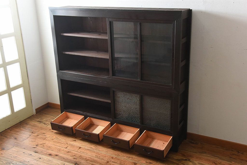 アンティーク家具　和製アンティーク　古い檜材の結霜ガラス入り大きな重ね収納戸棚