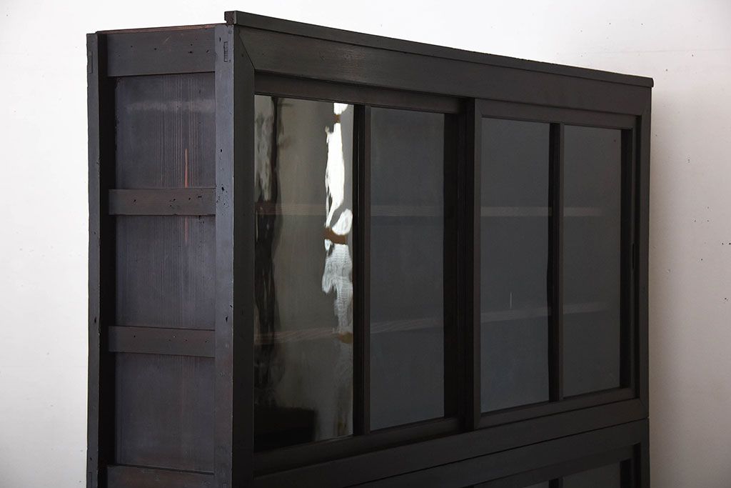 アンティーク家具　和製アンティーク　古い檜材の結霜ガラス入り大きな重ね収納戸棚