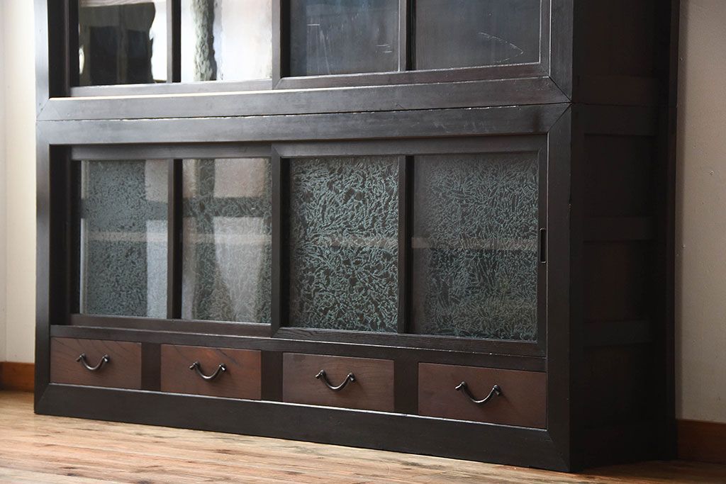 アンティーク家具　和製アンティーク　古い檜材の結霜ガラス入り大きな重ね収納戸棚
