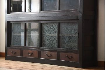 アンティーク家具　和製アンティーク　古い檜材の結霜ガラス入り大きな重ね収納戸棚