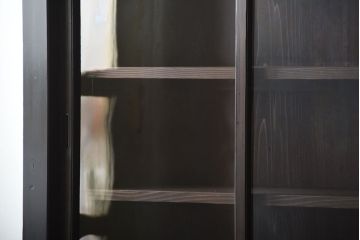 アンティーク家具　和製アンティーク　古い檜材の結霜ガラス入り大きな重ね収納戸棚